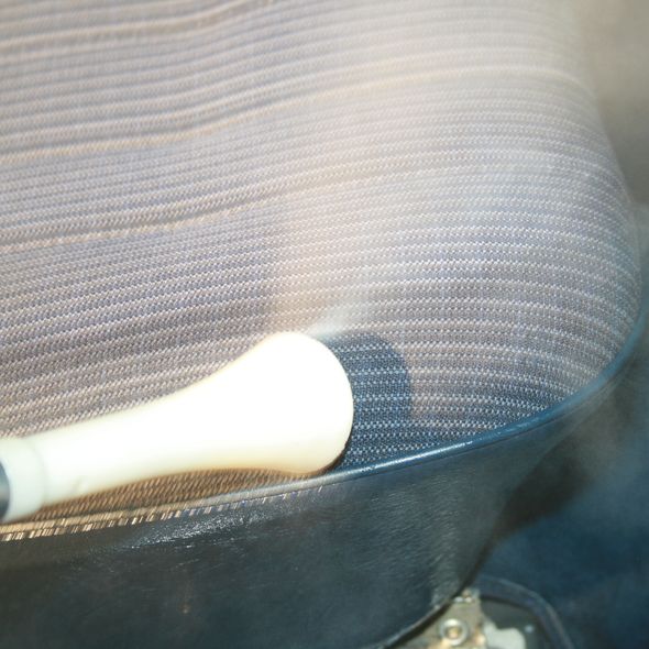 Kleiner Wirbelsturm im Cockpit: Stoffsitzreinigung