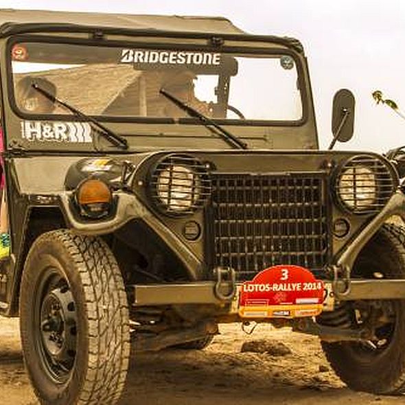 Lotos-Rallye: In Oldtimer Jeeps einmal quer durch Kambodscha